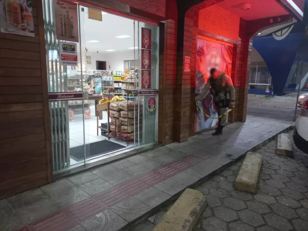 Morador de rua é baleado por PM da reserva após confusão em Itajaí