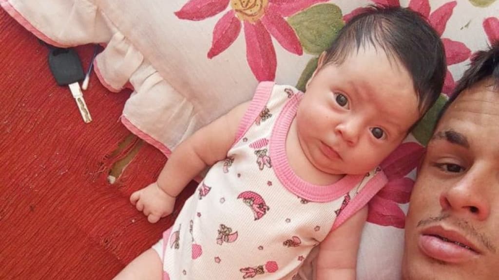 Bebê de 45 dias morre com tiro na cabeça e pai não resiste no hospital