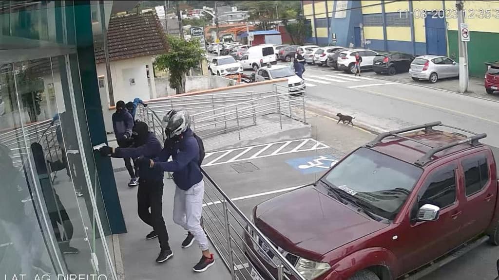 Justiça condena bandidos que assaltaram banco e tentaram matar policial em Biguaçu