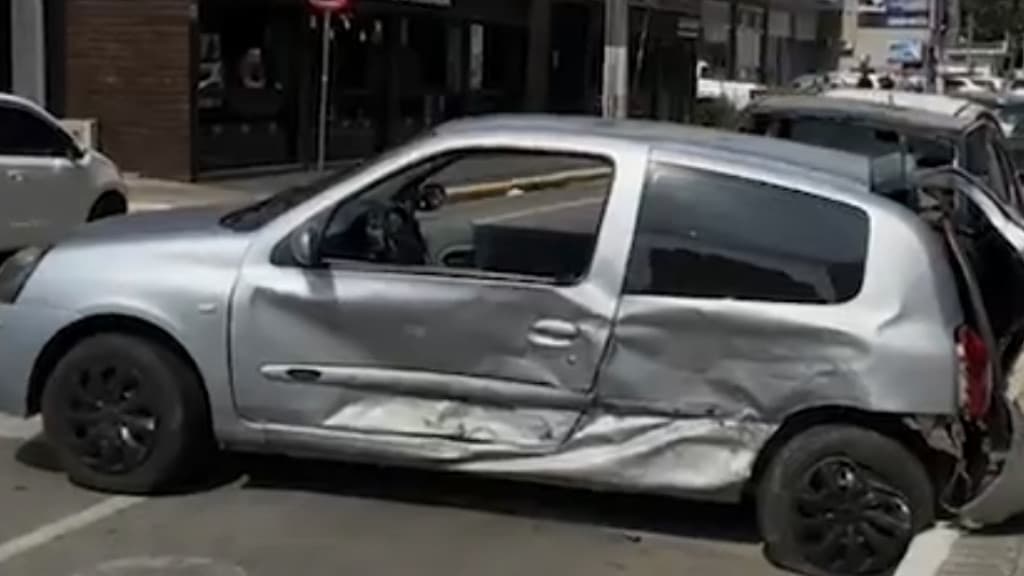 Engavetamento entre 5 veículos provoca caos em Itapema