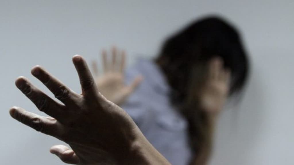 Homem é preso após agredir companheira na presença da filha de 2 anos em SC