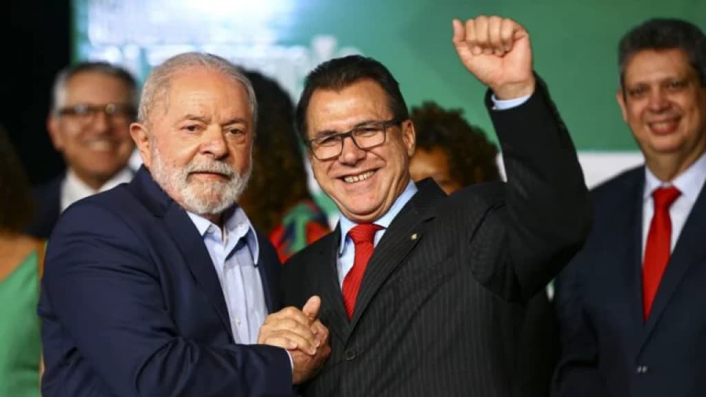 Ministro de Lula ironiza possível saída da Uber do Brasil: “chamo os correios”