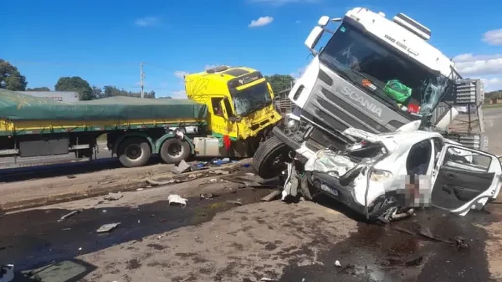 Acidente envolvendo carreta de Tijucas deixa três mortos em MG