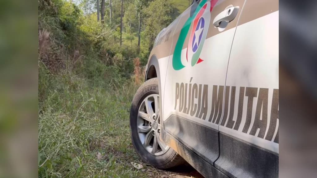 Mulher enterra bebê recém-nascido em estrada de terra, na Grande Florianópolis