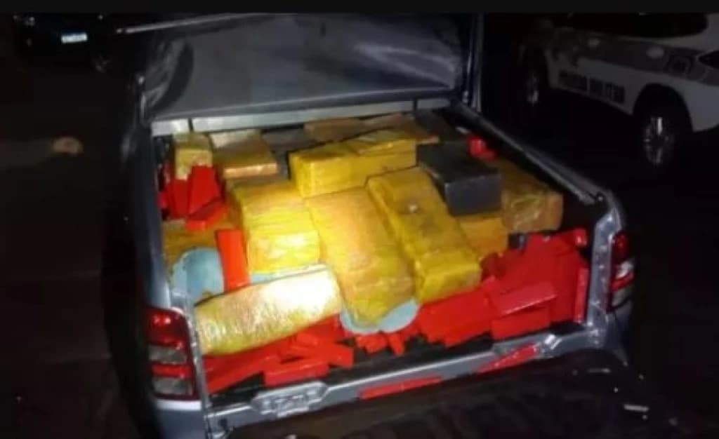Manifestantes flagram carro com meia tonelada de maconha em bloqueio na BR-101