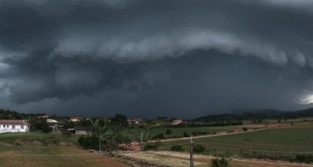 Entenda calor que antecede frio intenso em Tijucas