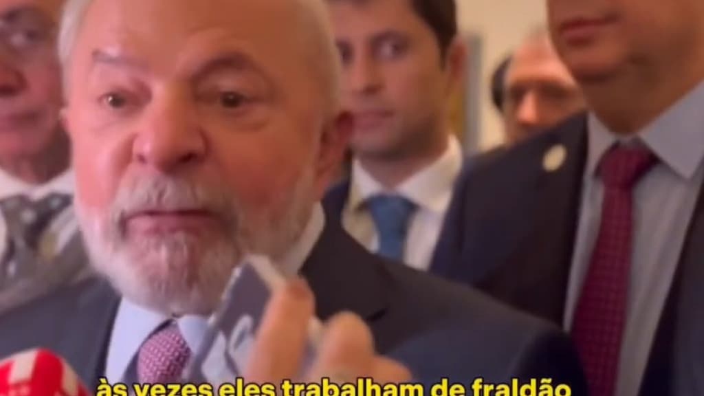 “Motoboys trabalham de fraldão”, diz Lula