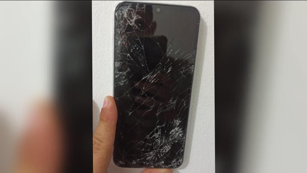 Esposa nega dinheiro pra marido cheirar cocaína e tem celular destruído em ataque de fúria