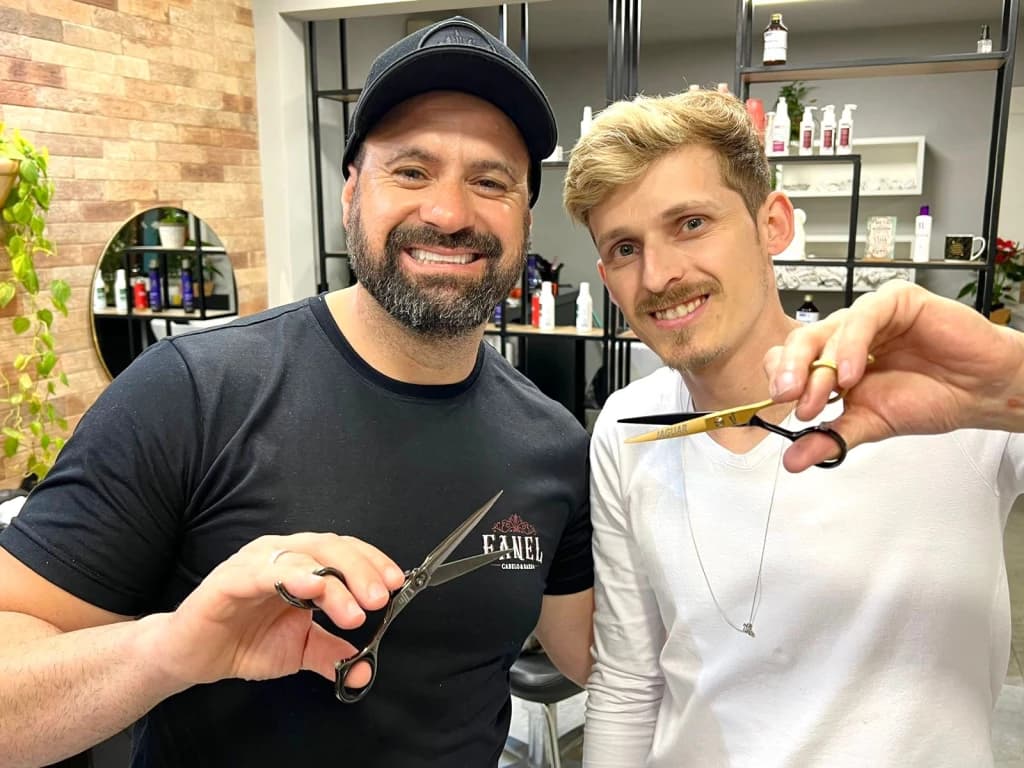 Casal de Tijucas comemora 10 anos de sucesso de salão de beleza e barbearia
