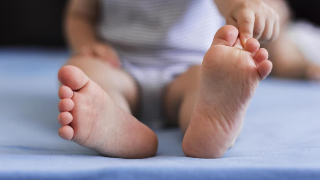 Menina volta de creche de Porto Belo com ferimentos na vagina