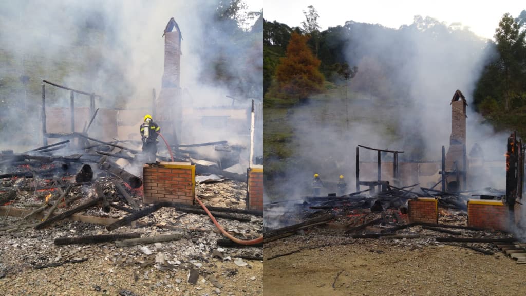 Incêndio consome construção histórica em Timbó