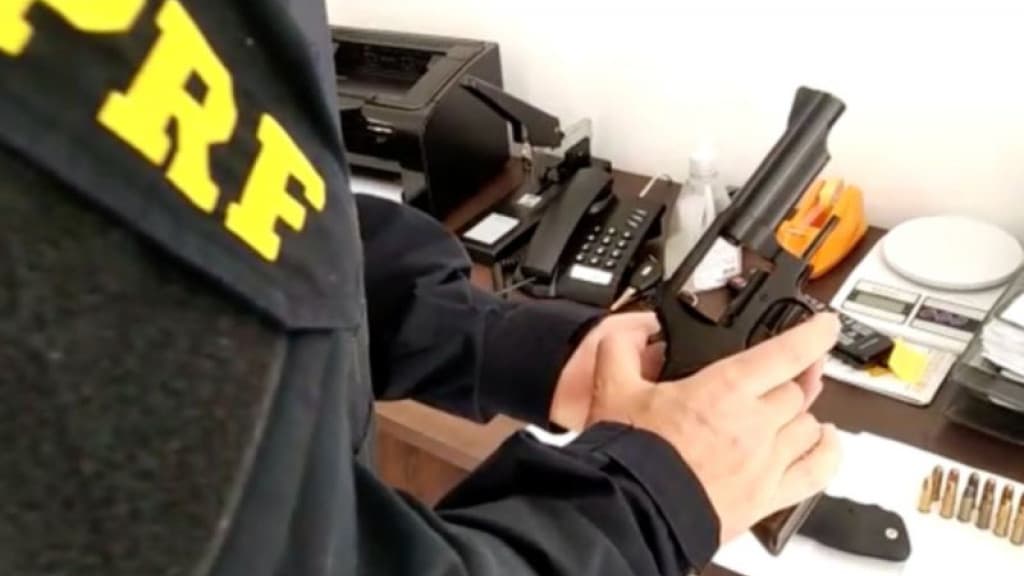 Após assalto em SC, criminosos são presos pela PRF no Paraná