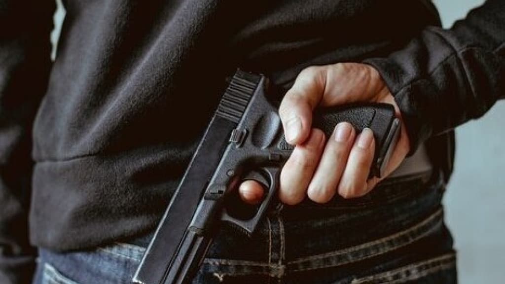 Ladrões com máscaras de palhaço invadem casa de deficiente, o espancam e levam bike