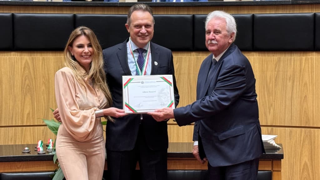 Paulinha homenageia CEO responsável por 25 mil empregos em Santa Catarina