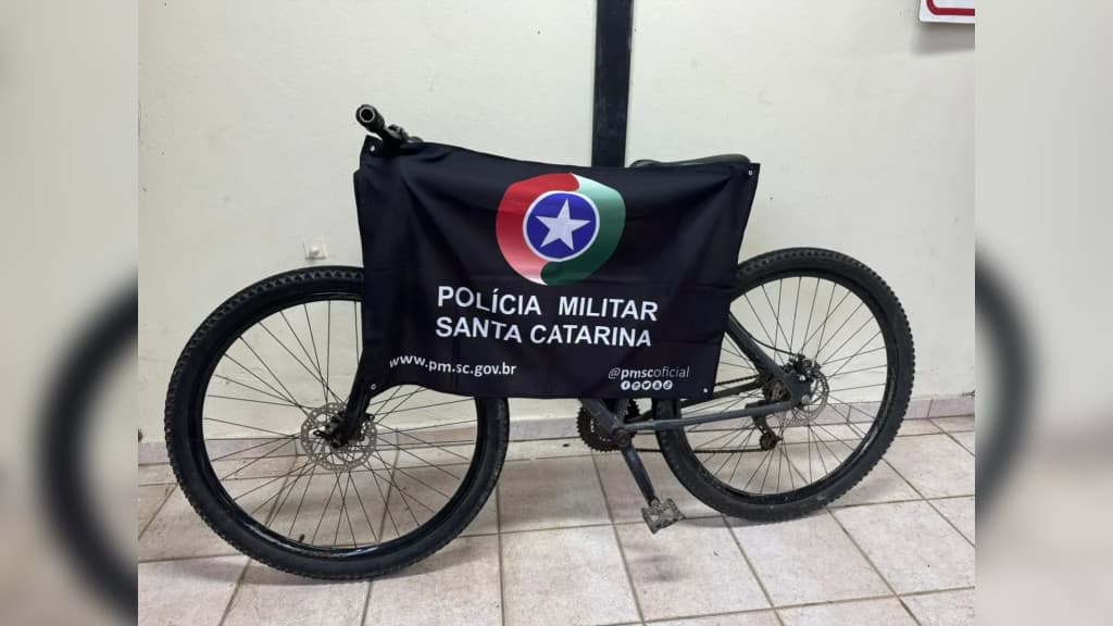 Bicicleta furtada é reconhecida por funcionário em supermercado de São João Batista