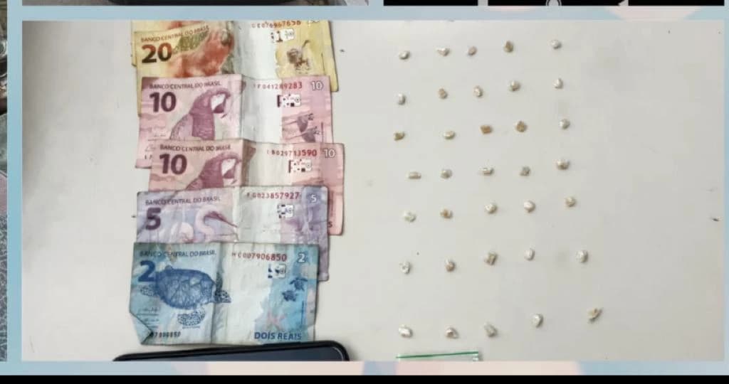 Homem é preso por vender drogas dentro de carro em Itapema