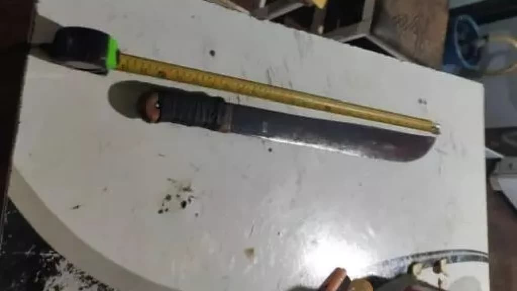 Homem morto com golpes de facão e corpo jogado em fossa