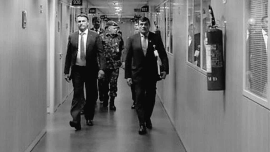 Bolsonaro convoca reunião de emergência com generais