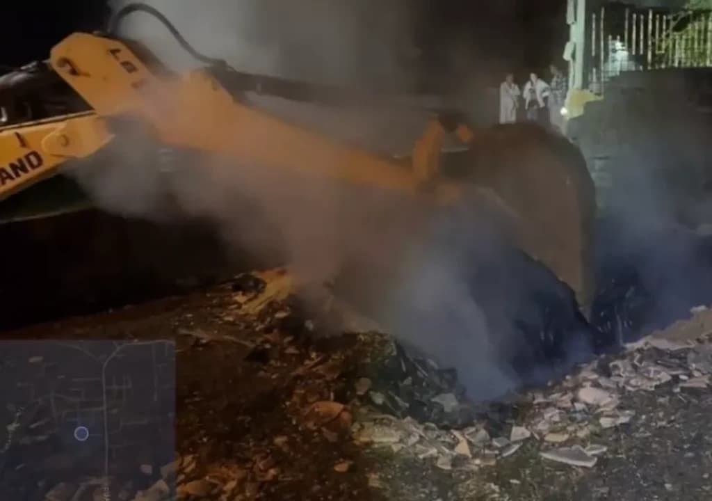 Fumaça sai de subsolo e obriga família a deixar residência em SC
