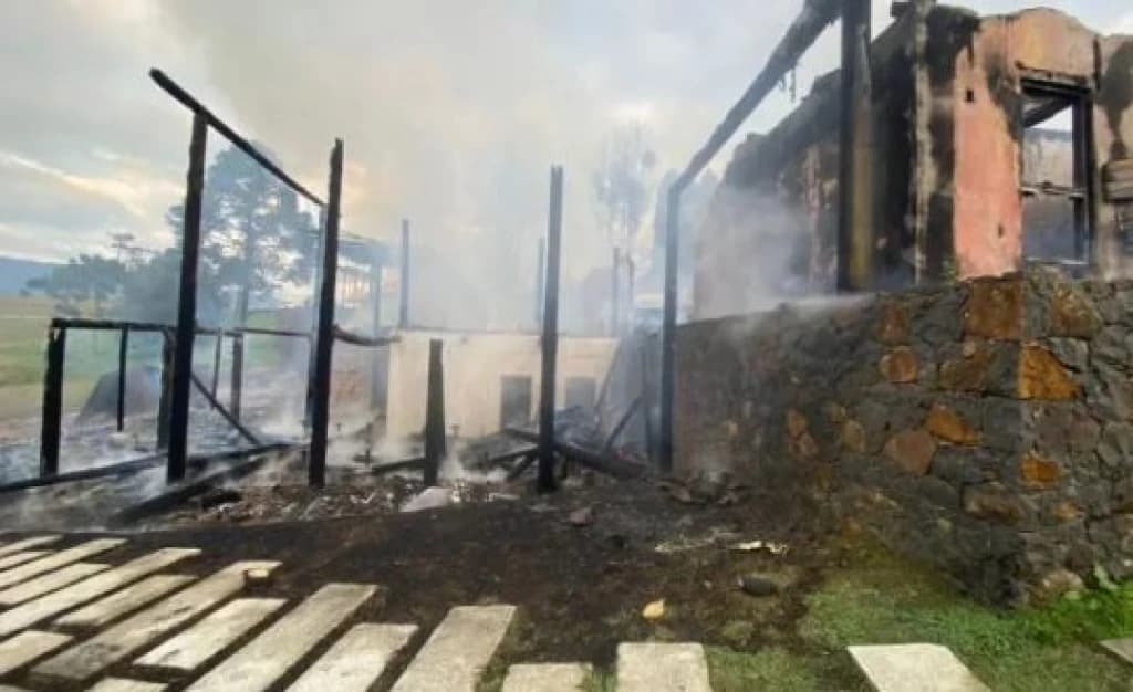 Restaurante de vinícola na Serra Catarinense fica destruído após incêndio