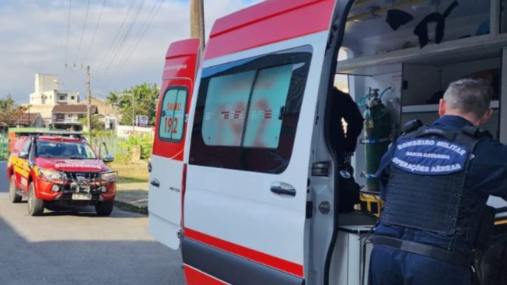 Menino de 3 anos tem 50% do corpo queimado em acidente com álcool