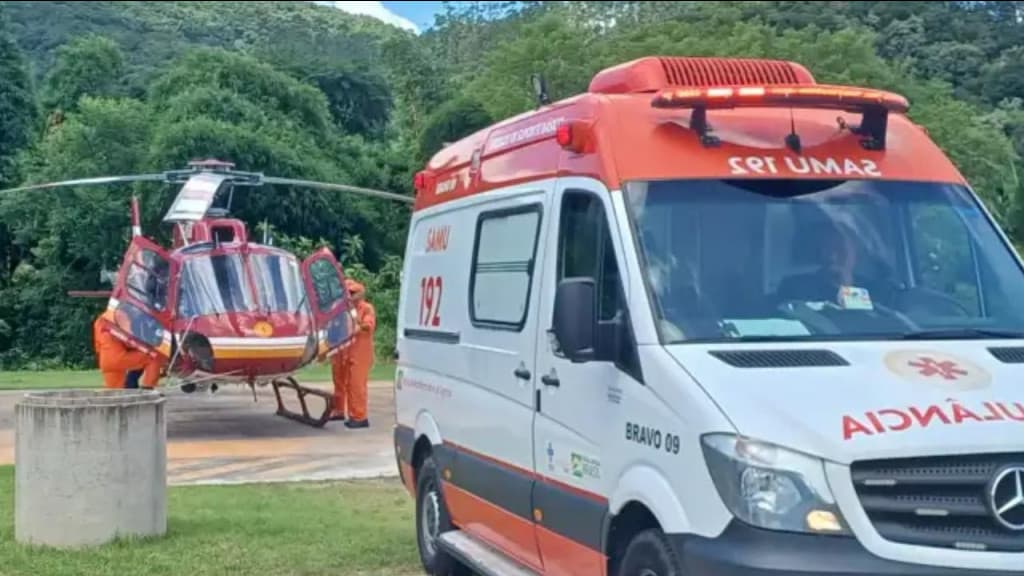 Mulher é socorrida pelo Arcanjo após sofrer AVC, em Nova Trento