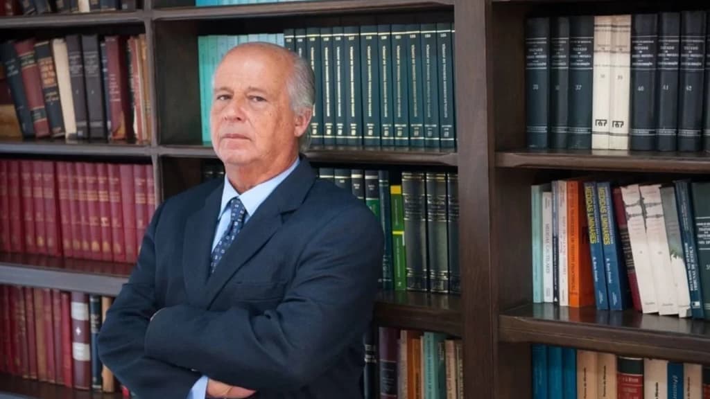 Advogado no caso Marília Mendonça morre após queda de aeronave