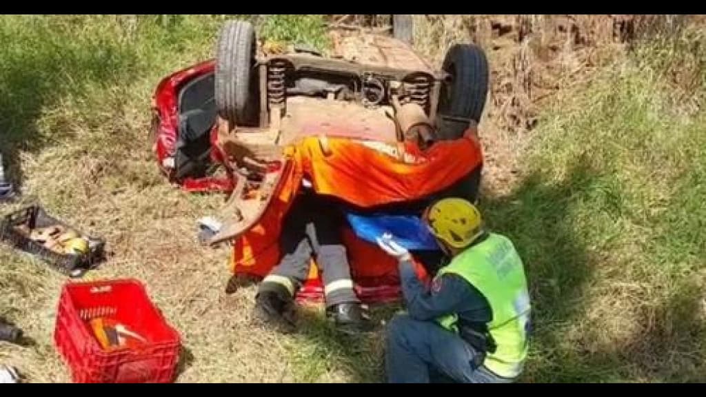 Motorista passa mais de 15 horas preso em carro após acidente em SC
