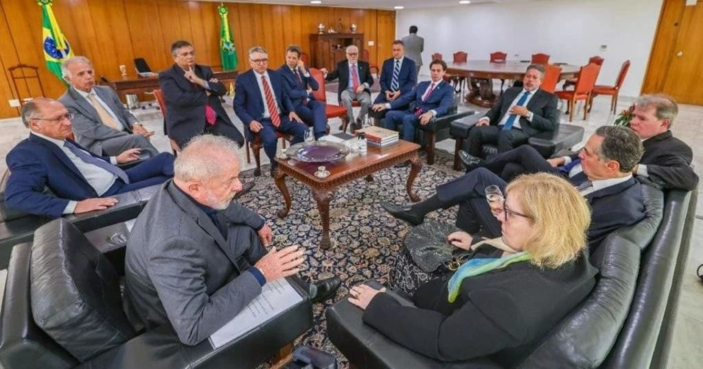 Presidentes dos três Poderes divulgam nota conjunta de repúdio a atos em Brasília