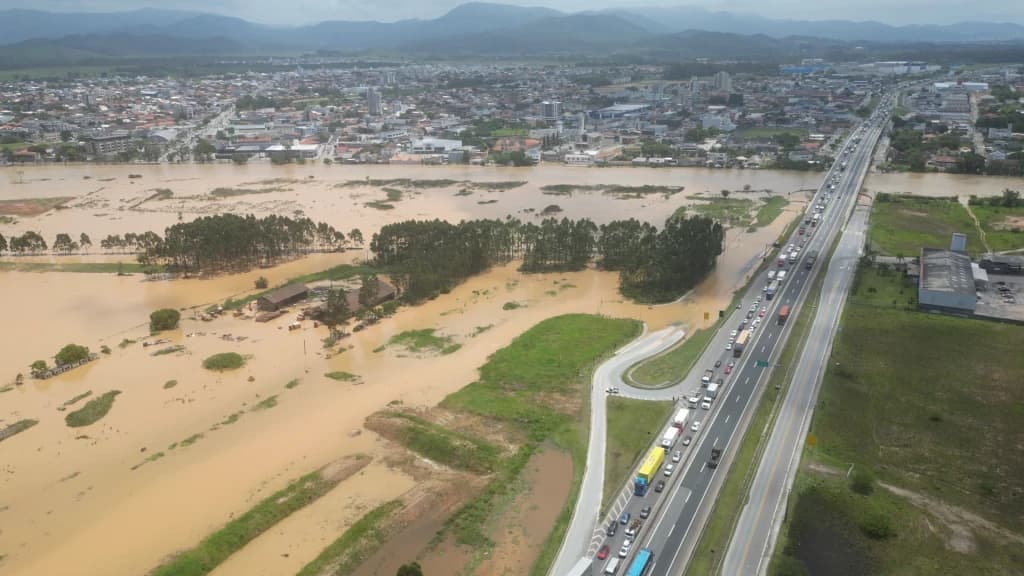 BR-101 terá bloqueio na altura de Tijucas nesta terça-feira (14)