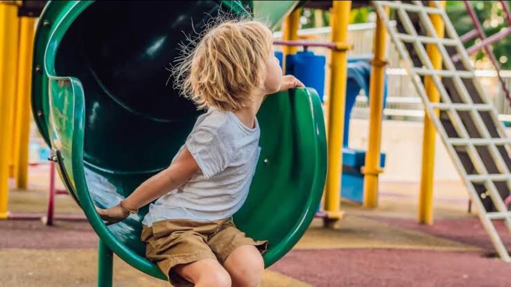Menino que sofreu acidente em parque infantil receberá indenização