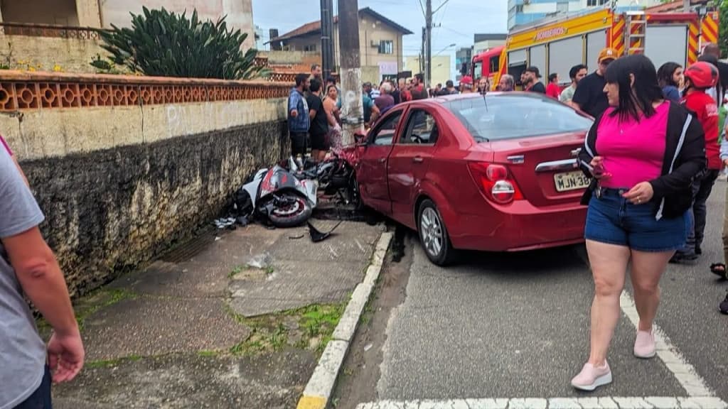 VÍDEO: Polícia investiga morte de motociclista em acidente “estranho”