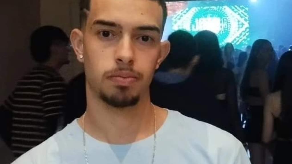Jovem de 19 anos morre após se afogar em praia de SC