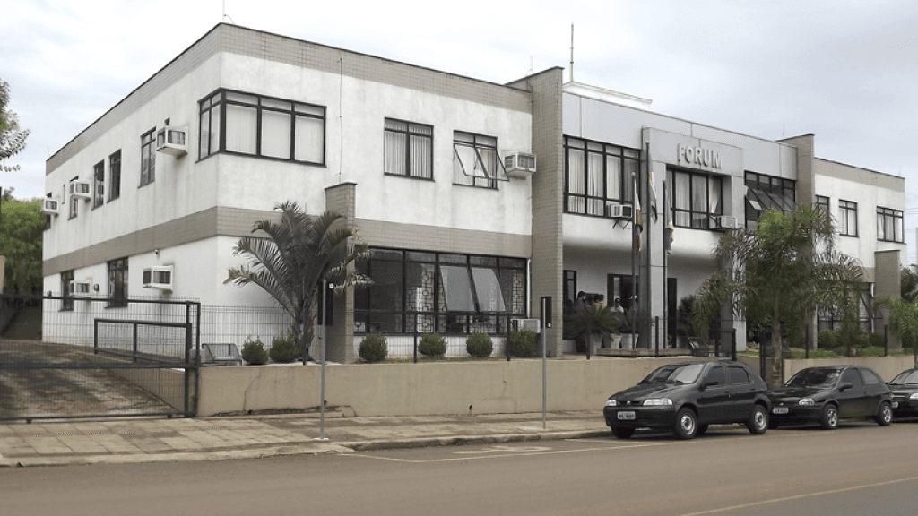 Homem tenta entrar armado em fórum catarinense e acaba detido