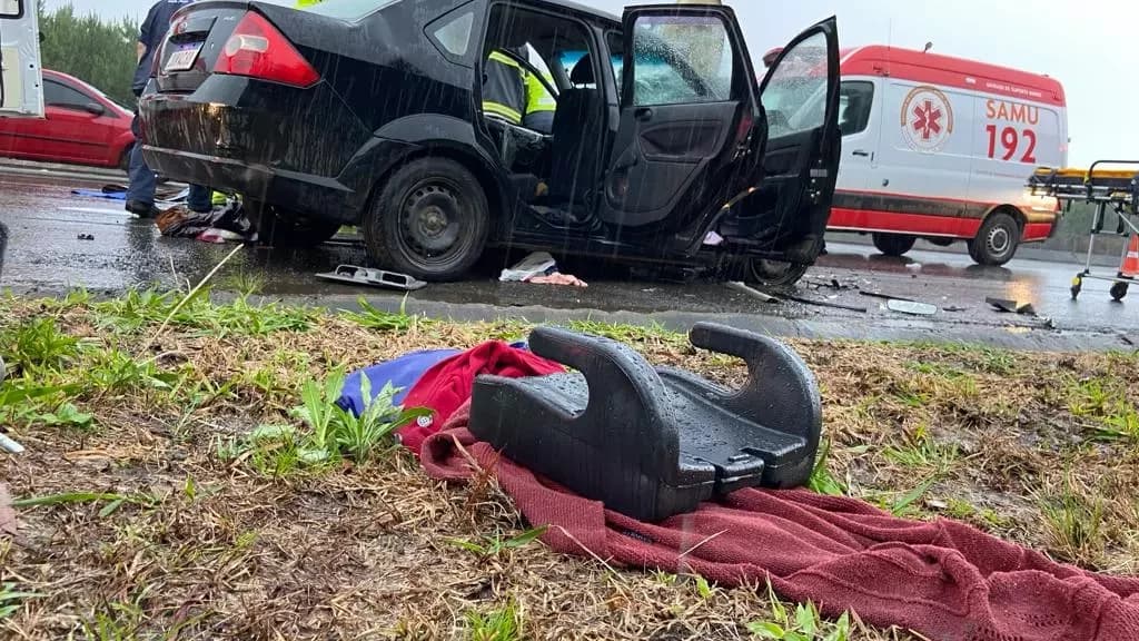 Colisão entre veículos mata duas pessoas e deixa feridos na BR-116