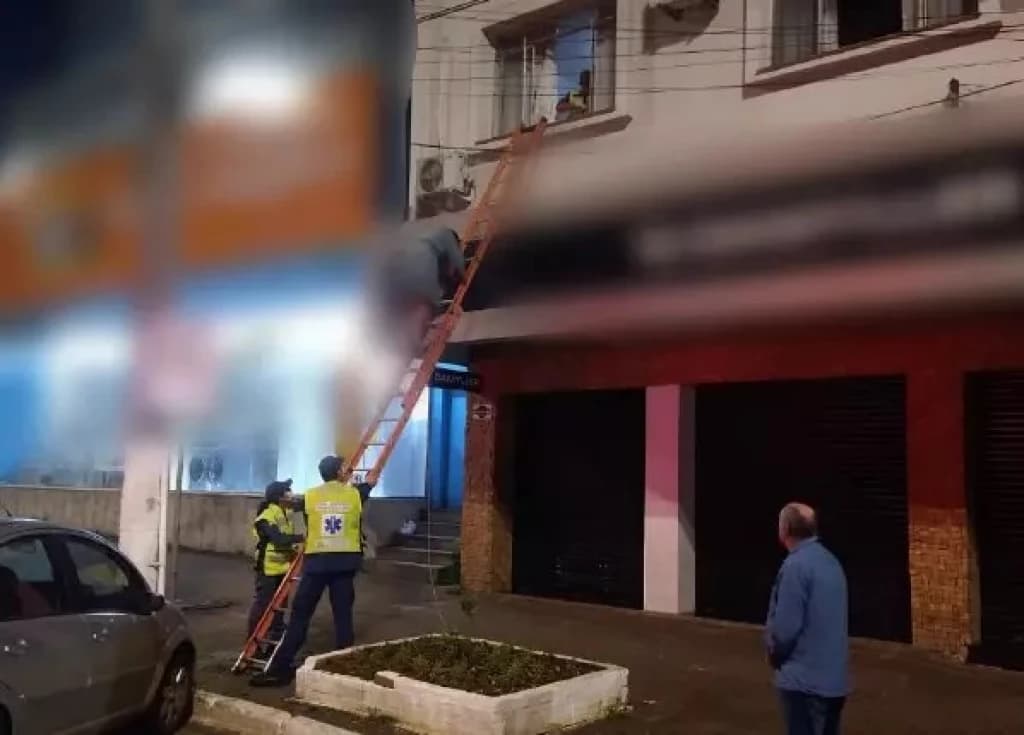 Seguranças salvam idosos de incêndio em SC