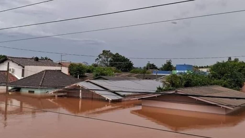 Catástrofe no RS é a maior da história: “saiam de casa agora”
