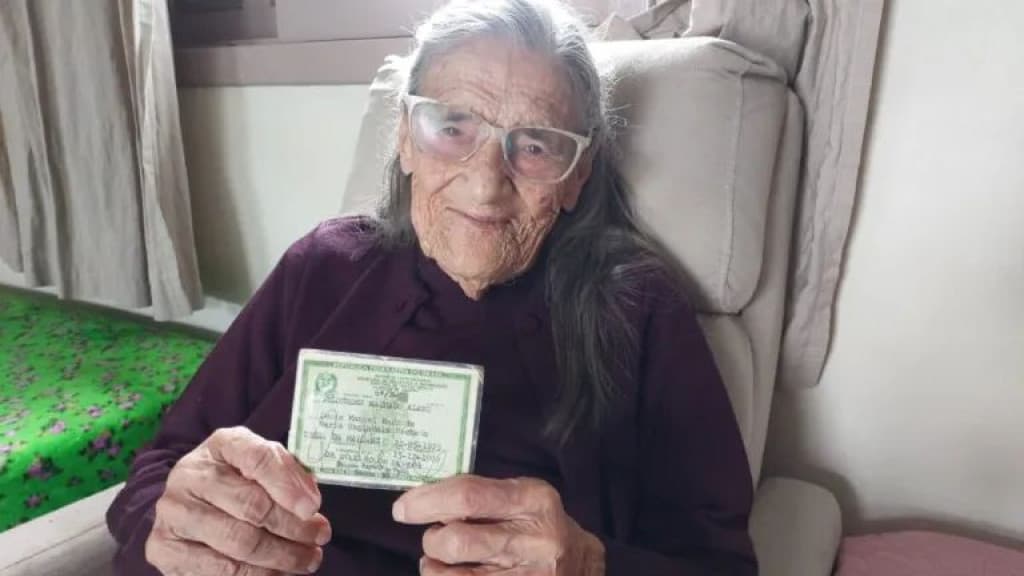 Idosa completa 100 anos esbanjando alegria e longevidade em SC