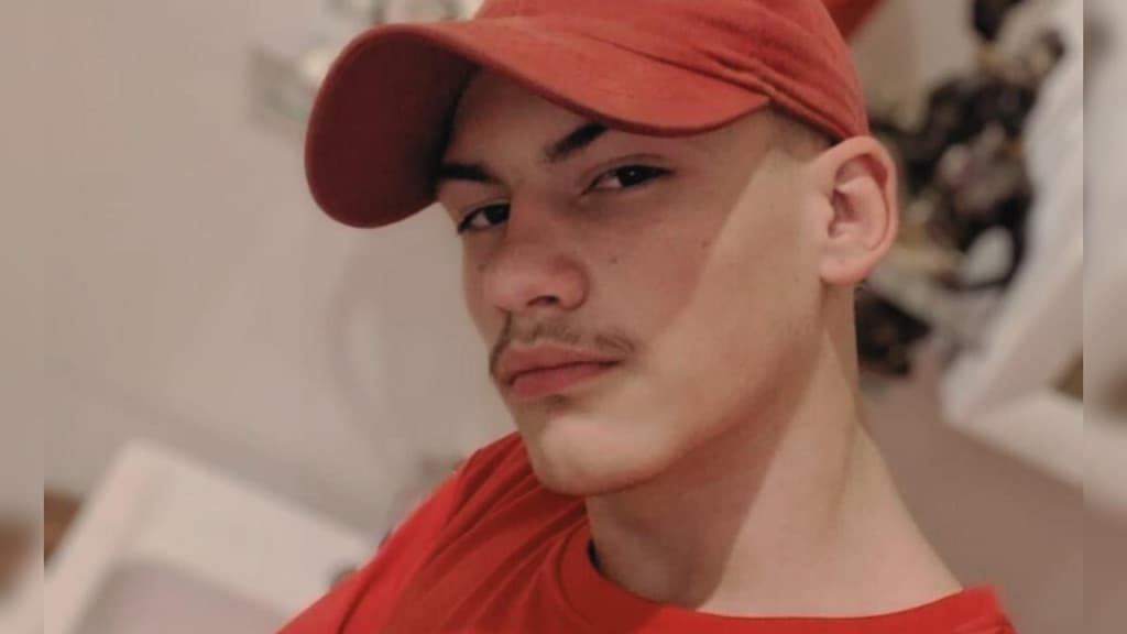 Adolescente de 17 anos morre após queda de moto