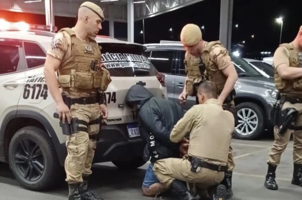 Homem tenta roubar arma de vigilante em mercado de SC: “quero matar todo mundo”