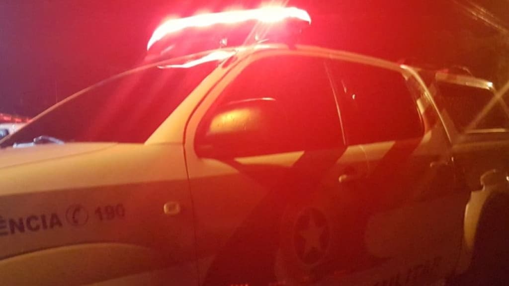 Homem assalta loja e ameaça funcionária em Itapema