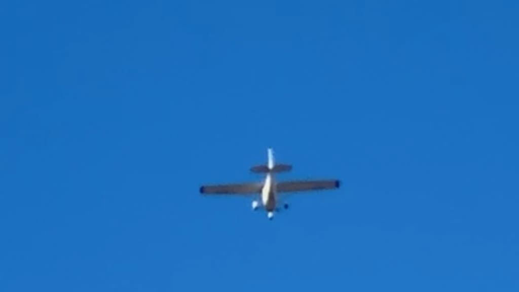 “Tananan nanan”: avião surpreende moradores na Grande Florianópolis