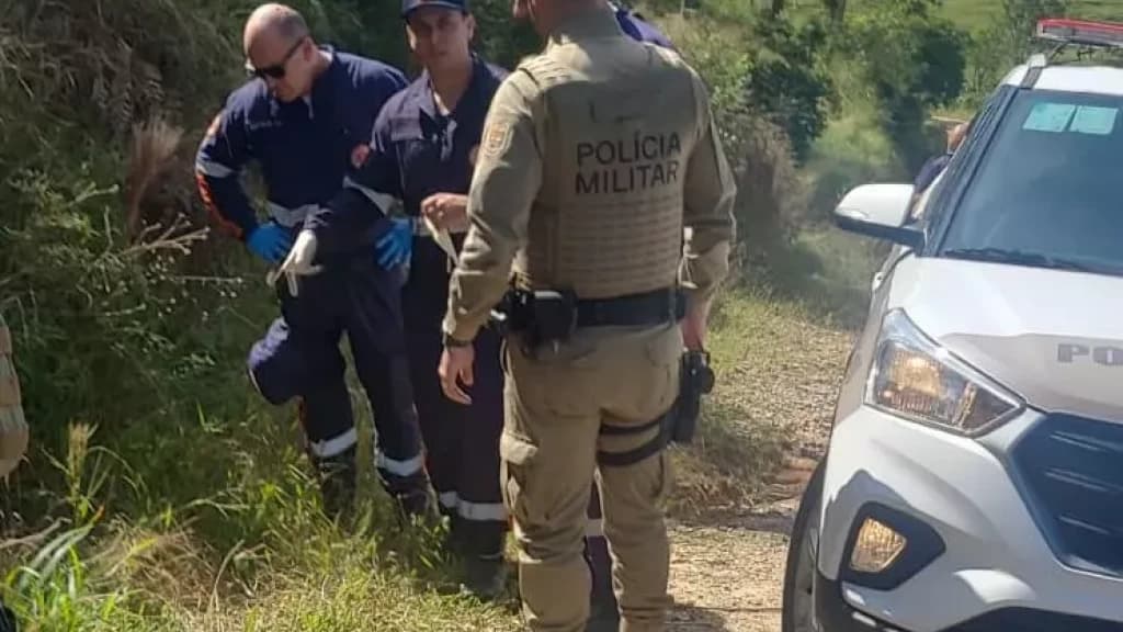Mulher enterrou feto de 7 meses por não saber quem era o pai