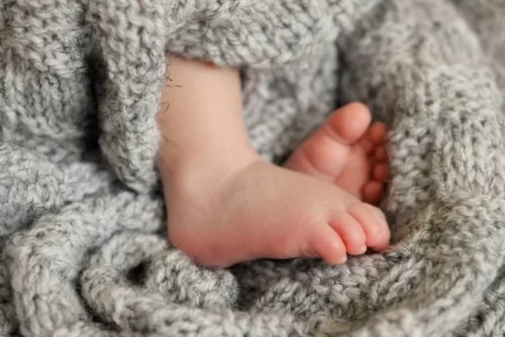 Bebê morre após ser esquecido pelo pai dentro de carro