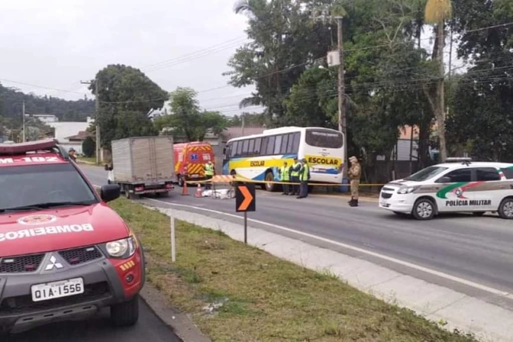 Idosa morre atropelada por caminhão na BR-470 em Gaspar