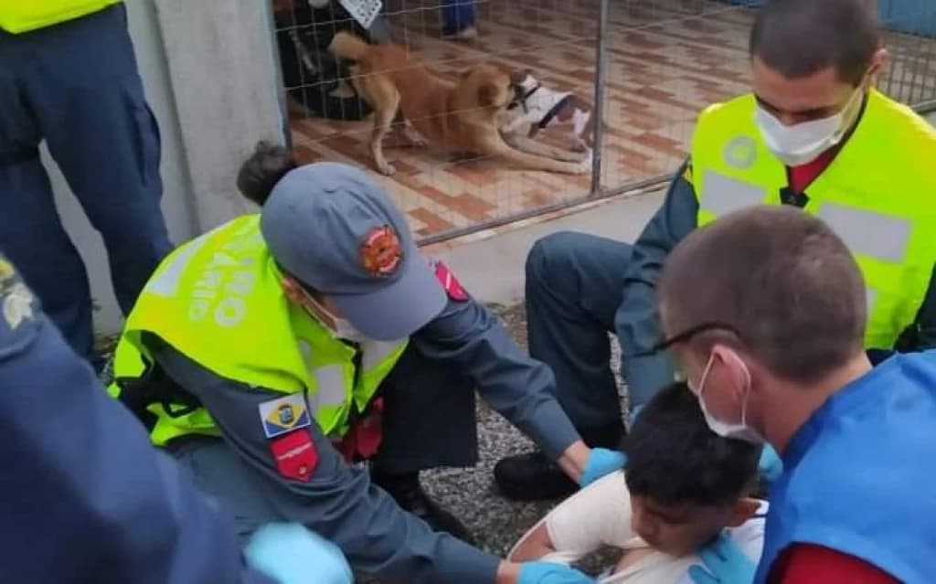 Lança de portão deixa criança ferida