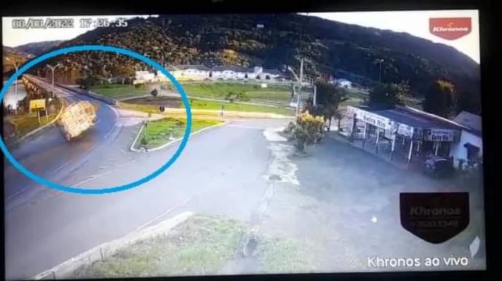 Vídeo mostra grave acidente com caminhão em Santa Catarina