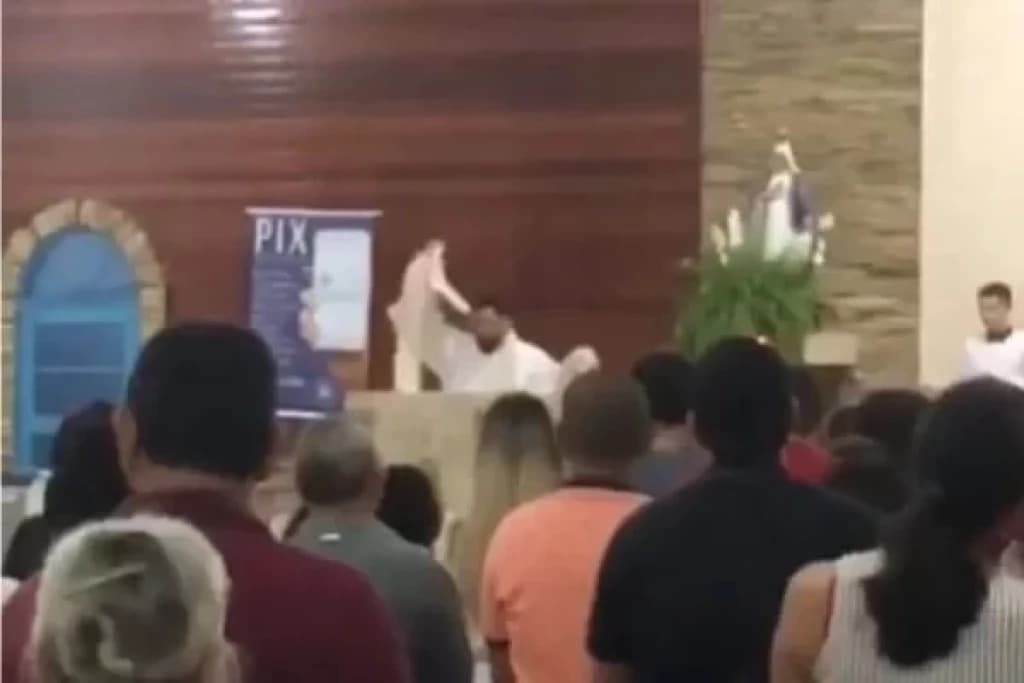Padre abandona missa após discussão com fiéis sobre Lula