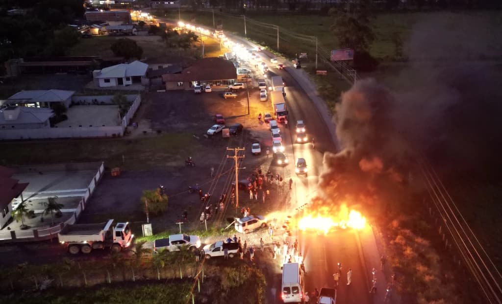 “Um lote de bêbado”, diz professor de Canelinha sobre manifestantes na SC-410
