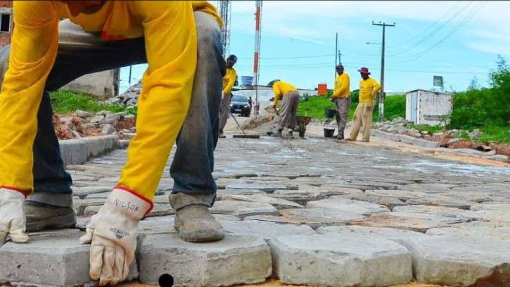 Prefeito de Tijucas quer colocar presos para trabalhar na recuperação de ruas